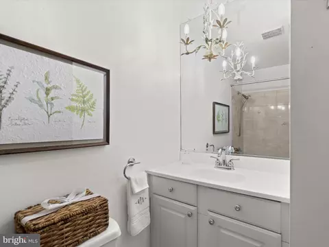 Bath - 2123 Round Hill Rd, Fallston, MD 21047 photo 4 of 5