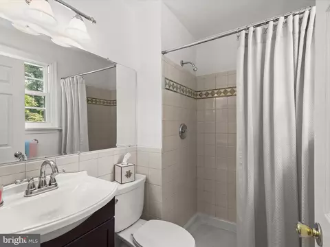 Bath - 2123 Round Hill Rd, Fallston, MD 21047 photo 3 of 5