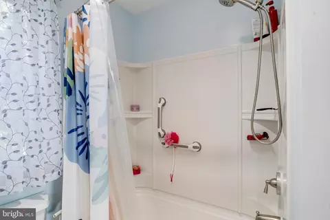 Bath - 4328 Hampton Hall Ct, Belcamp, MD 21017 photo 4 of 5