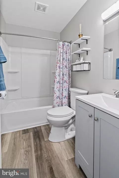 Bath - 1908 Bellflower Ct, Edgewood, MD 21040 photo 2 of 3