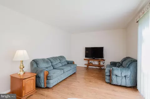 Living - 3330 Pouska Rd, Abingdon, MD 21009 photo 3 of 4