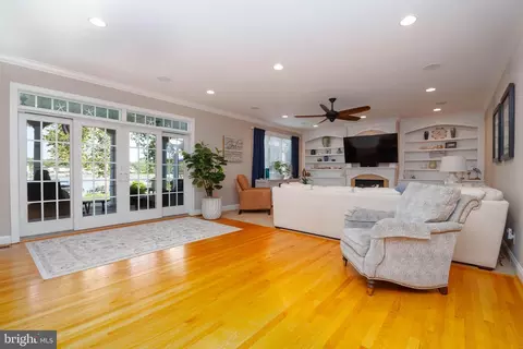 Living - 407 Shore Dr, Joppa, MD 21085 photo 2 of 4