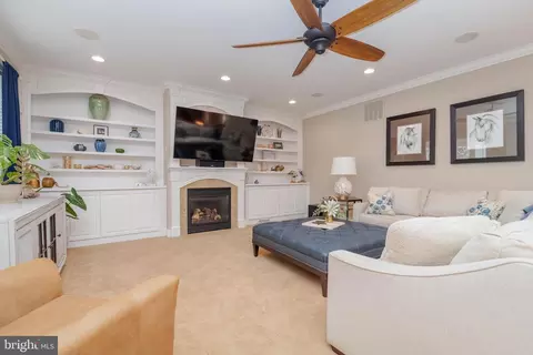 Living - 407 Shore Dr, Joppa, MD 21085 photo 3 of 4