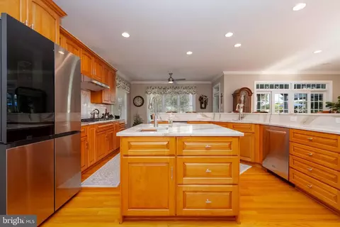 Kitchen - 407 Shore Dr, Joppa, MD 21085 photo 5 of 7