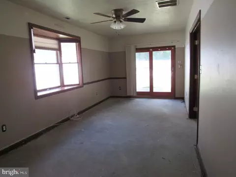 Living - 2212 Pine St, Edgewood, MD 21040 photo 3 of 3