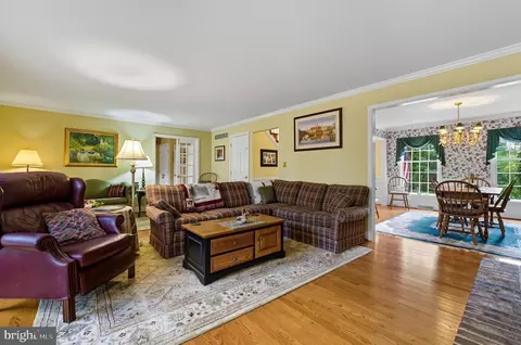Living - 2803 Artemus Ct, Baldwin, MD 21013 photo 1 of 1
