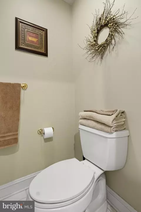 Bath - 2803 Artemus Ct, Baldwin, MD 21013 photo 5 of 8