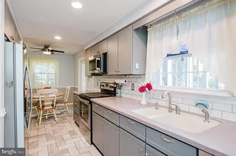 Kitchen - 2011 Fallsgrove Way, Fallston, MD 21047 photo 2 of 4