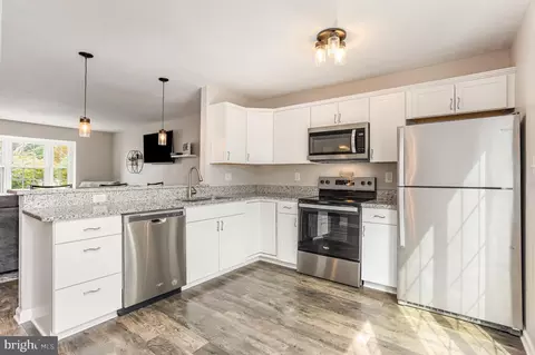 Kitchen - 333 Sunray Ct, Abingdon, MD 21009 photo 2 of 2