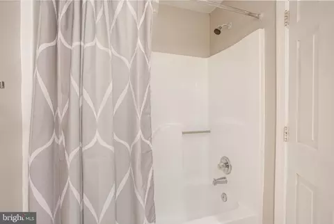 Bath - 333 Sunray Ct, Abingdon, MD 21009 photo 3 of 3