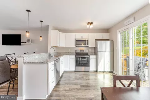 Kitchen - 333 Sunray Ct, Abingdon, MD 21009 photo 1 of 2