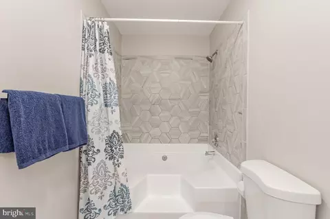 Bath - 333 Sunray Ct, Abingdon, MD 21009 photo 2 of 3