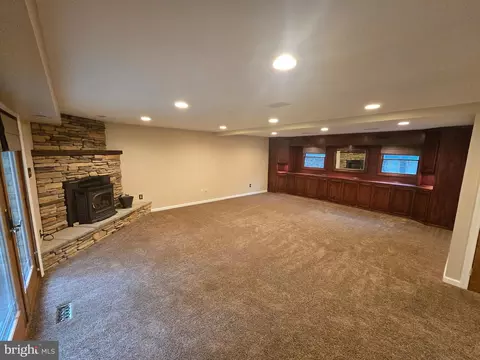 Living - 304 Avedon Ct, Joppa, MD 21085 photo 1 of 7