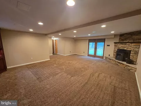 Living - 304 Avedon Ct, Joppa, MD 21085 photo 5 of 7