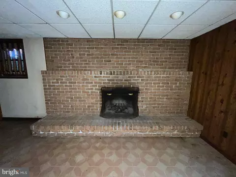 Living - 603 Bishop Ln, Fallston, MD 21047 photo 9 of 10
