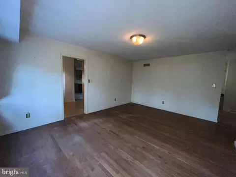 Living - 603 Bishop Ln, Fallston, MD 21047 photo 4 of 10