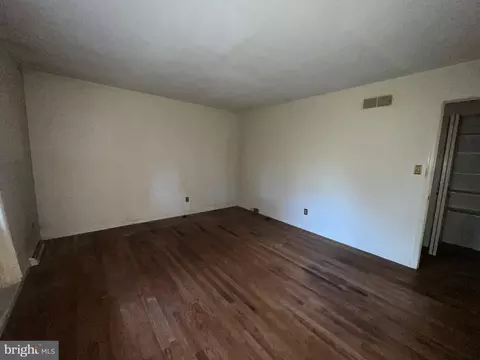 Living - 603 Bishop Ln, Fallston, MD 21047 photo 3 of 10