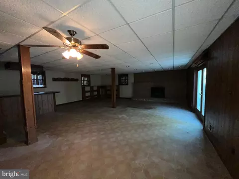 Living - 603 Bishop Ln, Fallston, MD 21047 photo 7 of 10