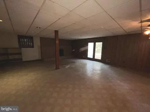 Living - 603 Bishop Ln, Fallston, MD 21047 photo 8 of 10