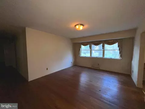Living - 603 Bishop Ln, Fallston, MD 21047 photo 2 of 10