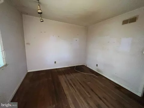 Living - 603 Bishop Ln, Fallston, MD 21047 photo 5 of 10