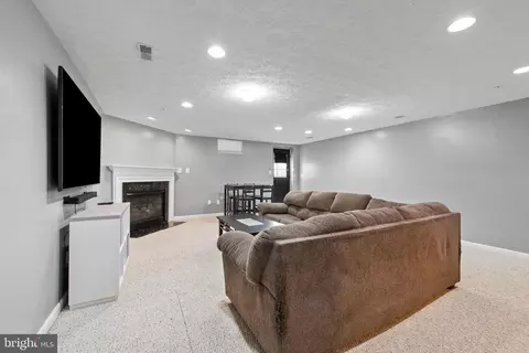 Living - 2154 Kyle Green Rd, Abingdon, MD 21009 photo 3 of 3