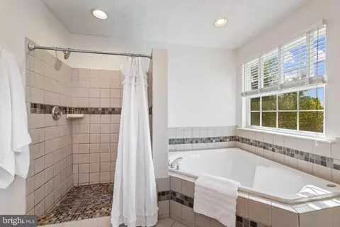 Bath - 2154 Kyle Green Rd, Abingdon, MD 21009 photo 3 of 3