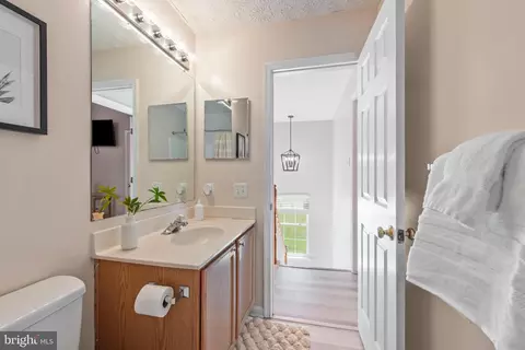 Entry Way - 2154 Kyle Green Rd, Abingdon, MD 21009 photo 2 of 2