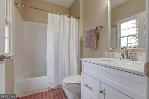Bath - 2326 Willow Vale Dr, Fallston, MD 21047 photo 4 of 6