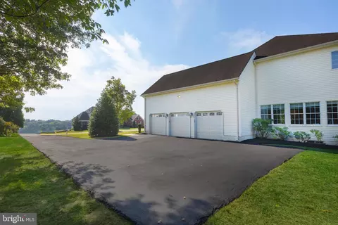 Exterior - 2326 Willow Vale Dr, Fallston, MD 21047 photo 3 of 5