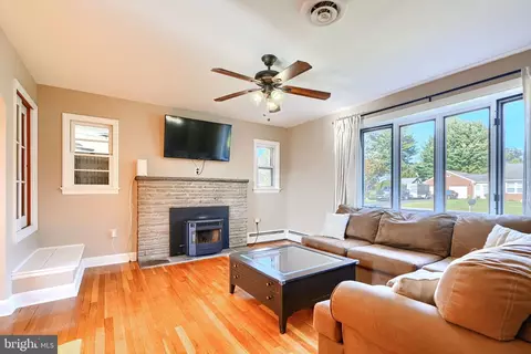 102 Fidelity Dr, Fallston, MD 21047 photo 3