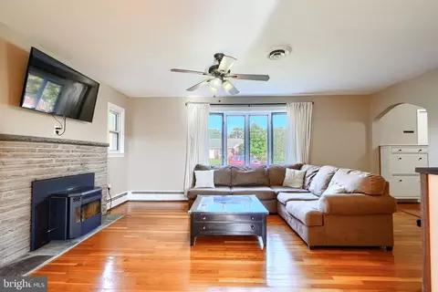 102 Fidelity Dr, Fallston, MD 21047 photo 4