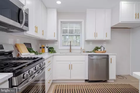 Entry Way - 405 Gilmor Rd, Joppa, MD 21085 photo 2 of 2