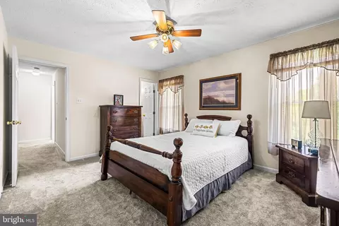Bedroom - 900 Hamburg Dr, Abingdon, MD 21009 photo 2 of 4