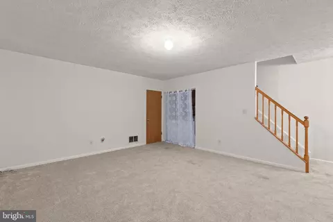 Living - 821 Clover Leaf Court Ct, Edgewood, MD 21040 photo 4 of 5