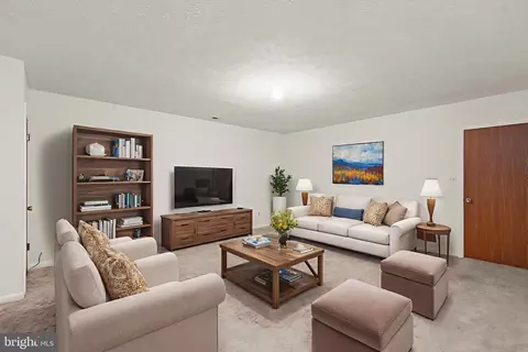 Living - 821 Clover Leaf Court Ct, Edgewood, MD 21040 photo 3 of 5