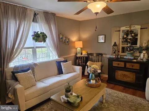 Living - 3305 Berlin Ct, Abingdon, MD 21009 photo 2 of 2
