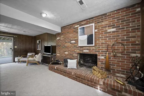 Living - 2502 Fox Rd, Fallston, MD 21047 photo 7 of 10