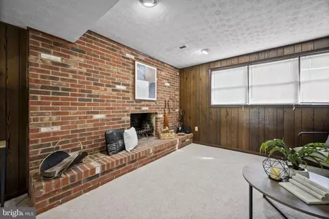 Living - 2502 Fox Rd, Fallston, MD 21047 photo 8 of 10