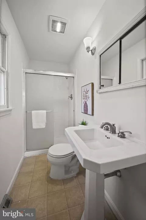 Bath - 2502 Fox Rd, Fallston, MD 21047 photo 4 of 7