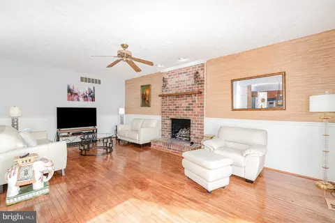 Living - 2638 Smallwood Dr, Abingdon, MD 21009 photo 2 of 3