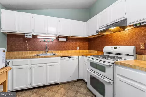 Kitchen - 2 Old Sound Rd, Joppa, MD 21085 photo 2 of 2
