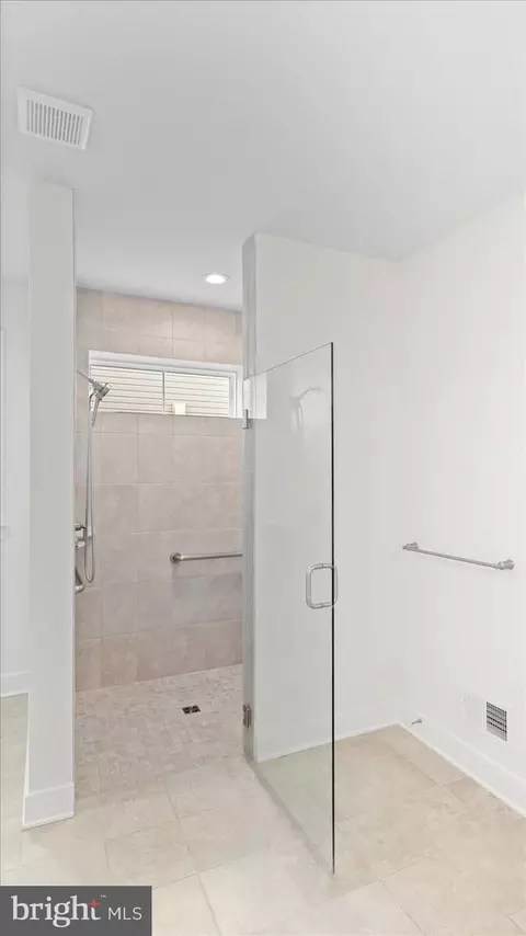 Bath - 2510 Easy St, Fallston, MD 21047 photo 1 of 4