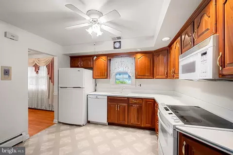 Kitchen - 2114 Oaklyn Dr, Fallston, MD 21047 photo 3 of 4