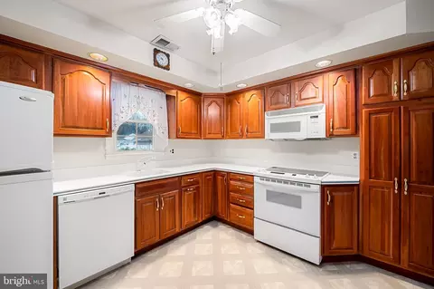Kitchen - 2114 Oaklyn Dr, Fallston, MD 21047 photo 2 of 4