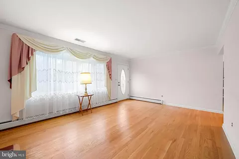 Living - 2114 Oaklyn Dr, Fallston, MD 21047 photo 2 of 7