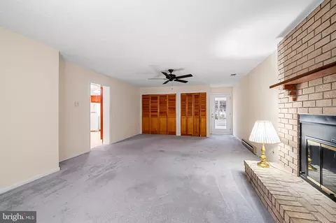 Living - 2114 Oaklyn Dr, Fallston, MD 21047 photo 6 of 7