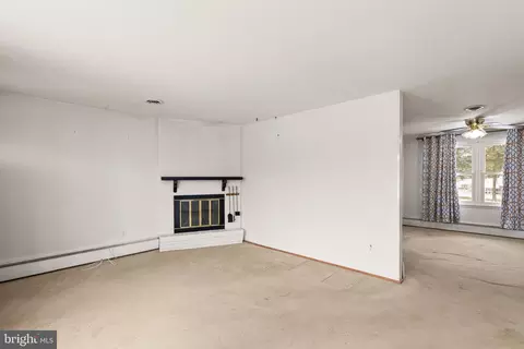 Living - 2208 Carrs Mill Rd, Fallston, MD 21047 photo 4 of 6