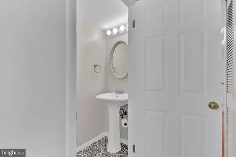 Entry Way - 717 Shore Dr, Joppa, MD 21085 photo 7 of 11