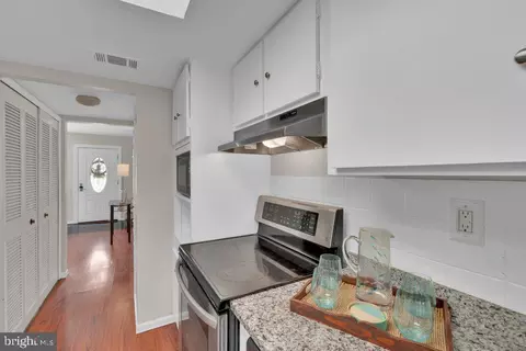 Entry Way - 717 Shore Dr, Joppa, MD 21085 photo 4 of 11